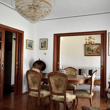 Daire κεντρικό και ευρύχωρο οροφοδιαμέρισμα