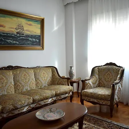 κεντρικό και ευρύχωρο οροφοδιαμέρισμα Apartment *