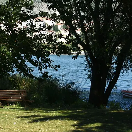 κεντρικό και ευρύχωρο οροφοδιαμέρισμα Appartement Kastoria