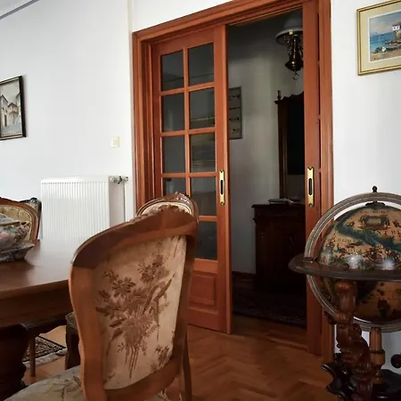 κεντρικό και ευρύχωρο οροφοδιαμέρισμα * Kastoria