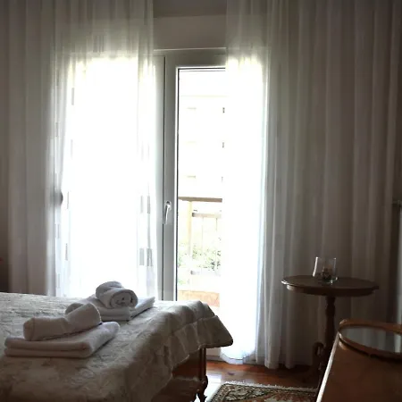 κεντρικό και ευρύχωρο οροφοδιαμέρισμα Kastoria