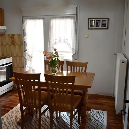 κεντρικό και ευρύχωρο οροφοδιαμέρισμα Apartment *