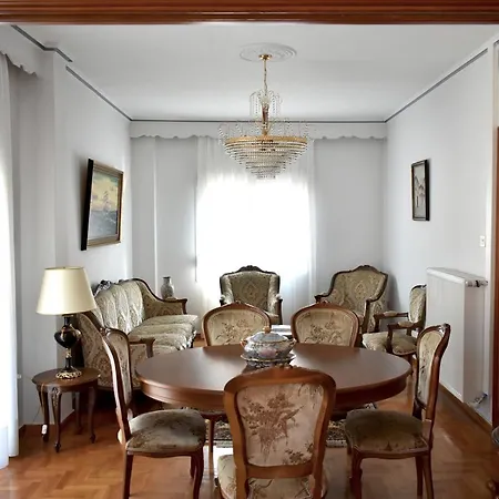 κεντρικό και ευρύχωρο οροφοδιαμέρισμα Apartment *