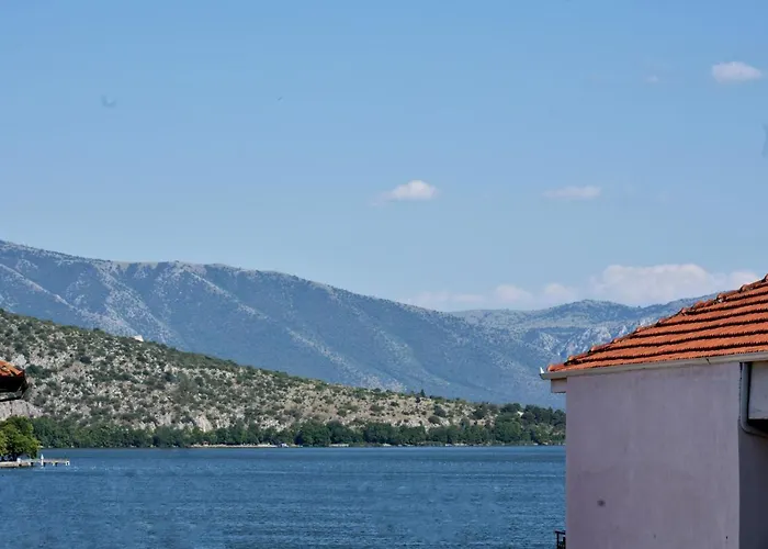 κεντρικό και ευρύχωρο οροφοδιαμέρισμα * Kastoria
