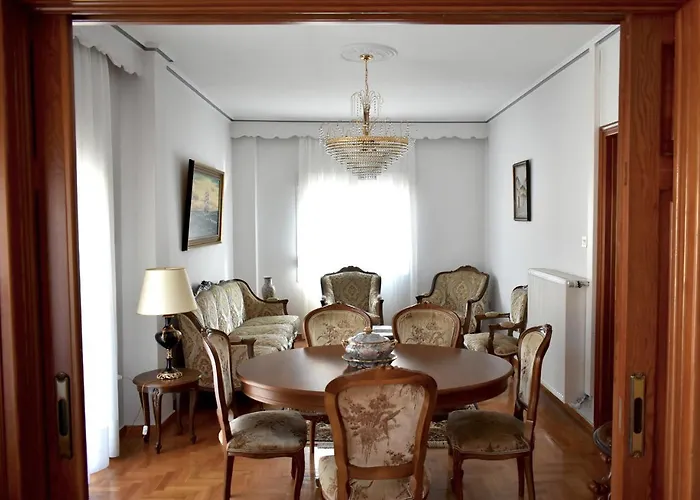 κεντρικό και ευρύχωρο οροφοδιαμέρισμα Apartmán *
